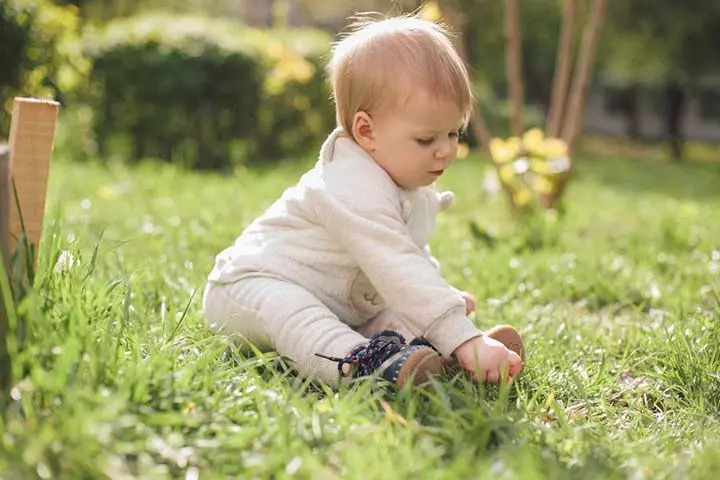 Feeling the grass, outdoor activities for babies