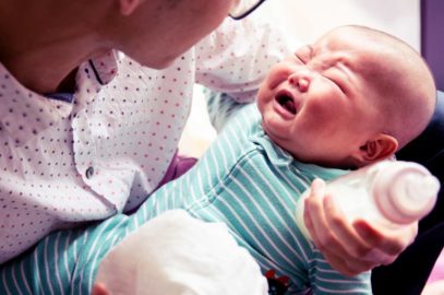 是什么导致婴儿过敏以及如何治疗？