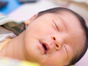 क्या बच्चे का मुंह खोल के सोना चिंता का विषय है? | Baby Sleeps With Mouth Open In Hindi