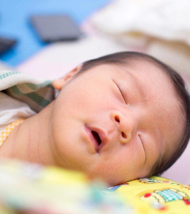 क्या बच्चे का मुंह खोल के सोना चिंता का विषय है? | Baby Sleeps With Mouth Open In Hindi क्या बच्चे का मुंह खोल के सोना चिंता का विषय है? | Baby Sleeps With Mouth Open In Hindi