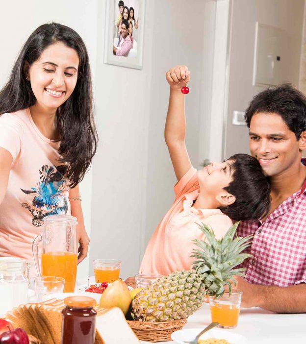 परिवार के साथ टाइम स्पेंड व एन्जॉय करने के 12 टिप्स | Parivaar Ke Sath Enjoy Karne Ke Tarike