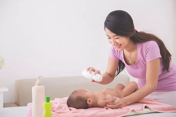 Put Talcum Powder On Your Baby
