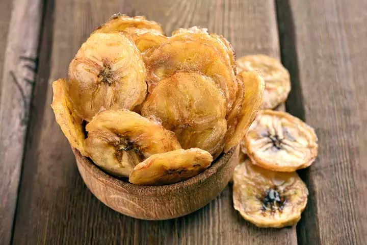 Baked banana chips for kids