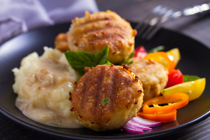 Baked fish cakes with mashed potatoes and veggies recipe for picky eating meals for kids