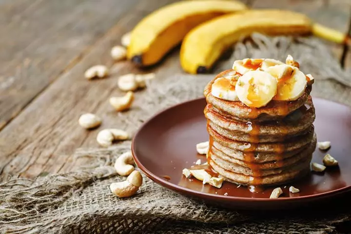 Banana-cashew pancake for kids