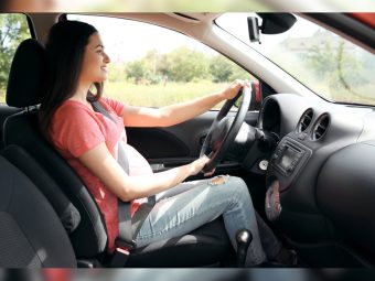प्रेगनेंसी में कार ड्राइविंग करना: कब करें, कब न करें व जरूरी सेफ्टी टिप्स | Car Driving In Pregnancy In Hindi