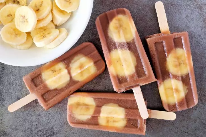 Chocolate banana popsicles