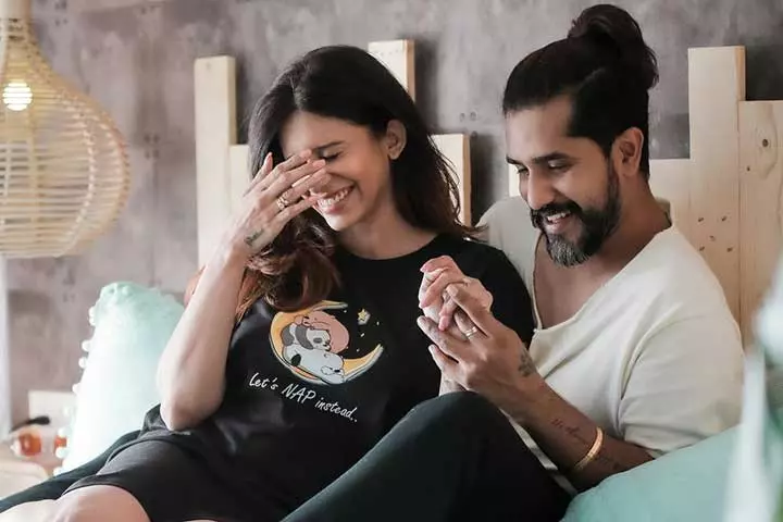 No Pregnancy Is A Late Pregnancy, And Kishwer Merchant Proves It  (2)