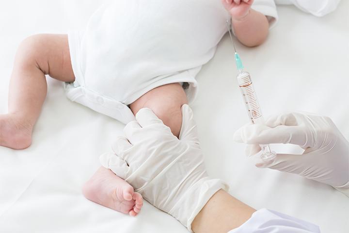 6 Common Side Effects Of Vaccines In Babies &amp; Tips To