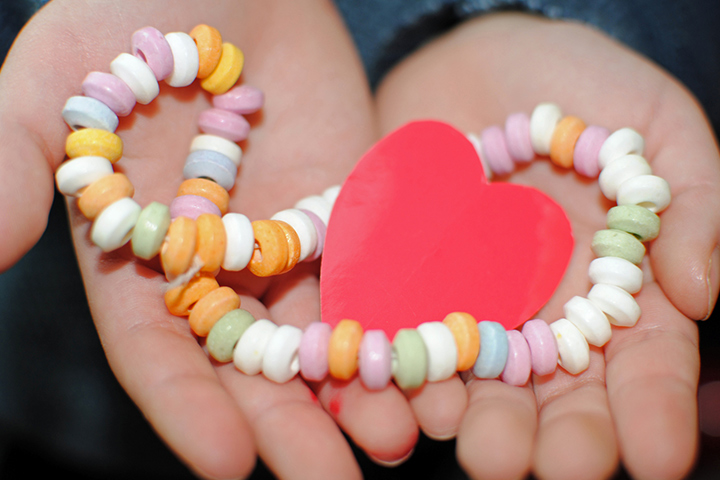 Candy necklaces cooking activity for kids