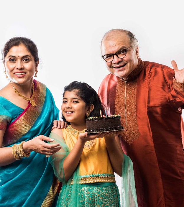 120+ बेटी के लिए जन्मदिन की शुभकामना, कविता, स्टेटस व शायरी | Beti ko birthday wish in hindi