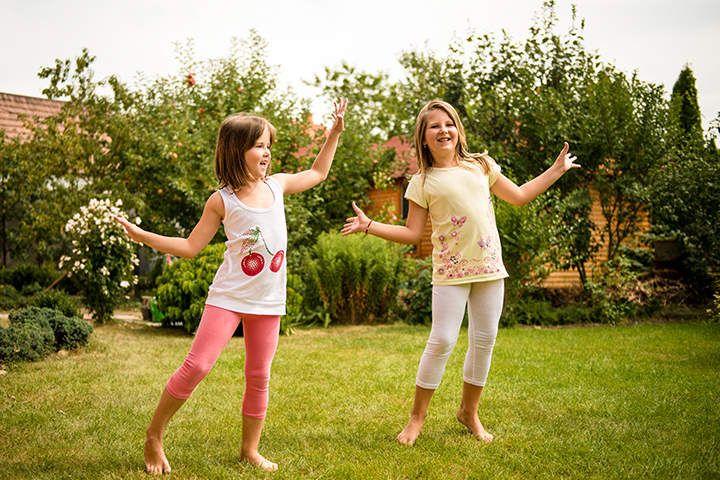 Dance session, social distancing games for kids