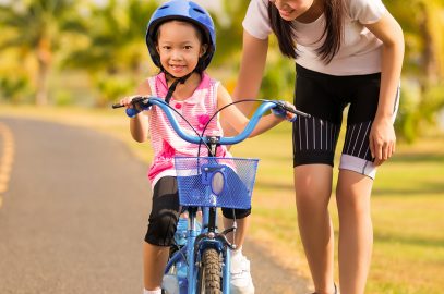 孩子什么时候学会骑自行车以及如何教他们？