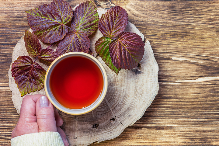 Red raspberry leaf tea increases the uterus contractions and shortens labor duration. 