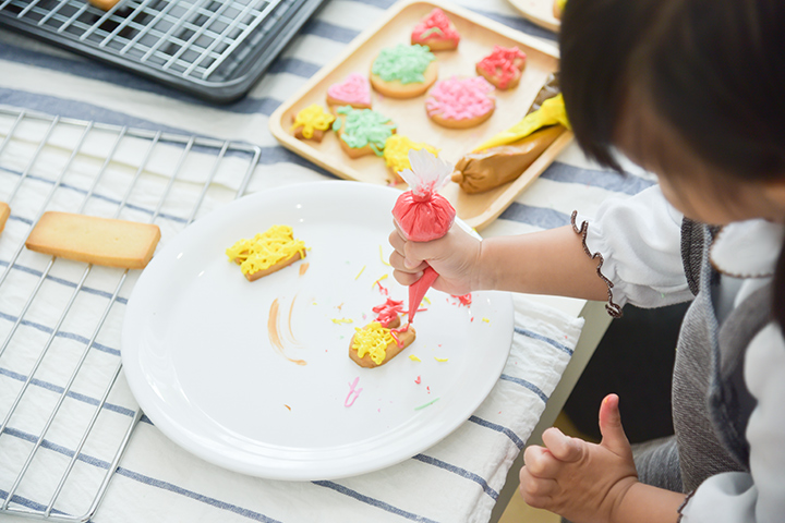 Cookie decoration, social distancing games for kids