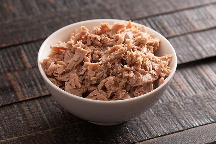 As you prepare tuna for your baby, ensure that you remove bones