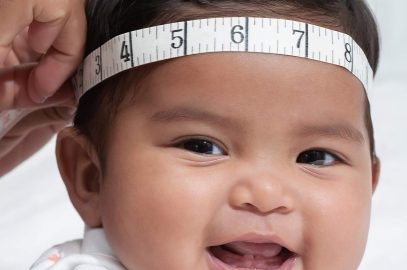 शिशु की उम्र के अनुसार लंबाई व वजन चार्ट | Baby Growth Chart In Hindi (0-24 Months)