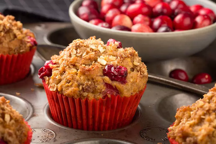 Oatmeal and cranberry muffins for babies