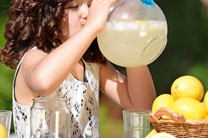 5个健康的儿童自制柠檬水食谱