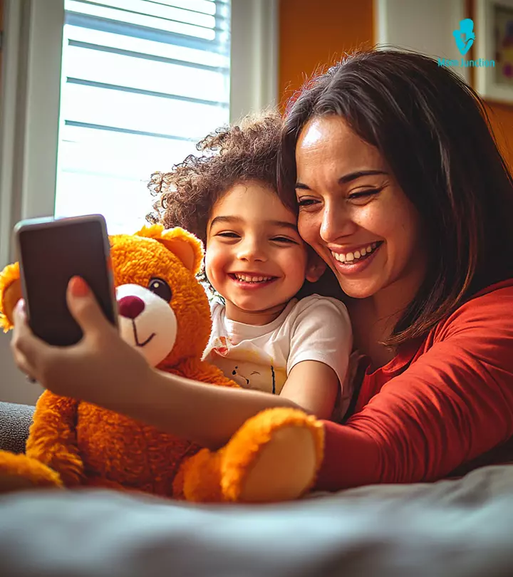 A small girl and her aunt taking a selfie