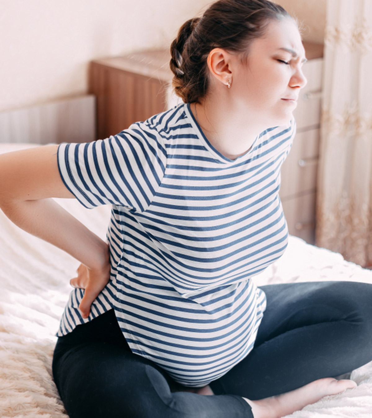 怀孕期间的背部疼痛:manbet安卓版姿势将有助于战胜它!