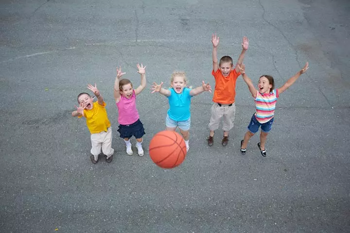 Basketball themed party for 8-year-old's birthday