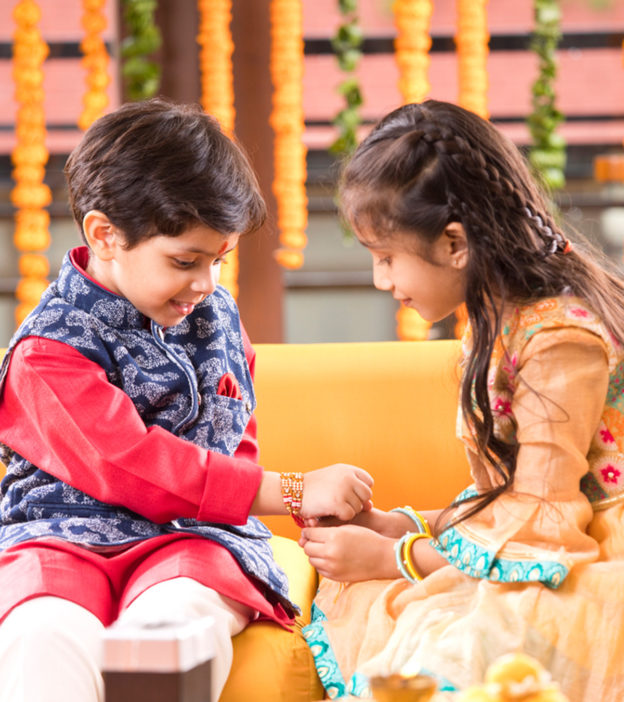 रक्षाबंधन पर भाई-बहन के लिए 100+ शुभकामनाएं, कोट्स, शायरी व स्टेटस | Best Raksha Bandhan Wishes In Hindi