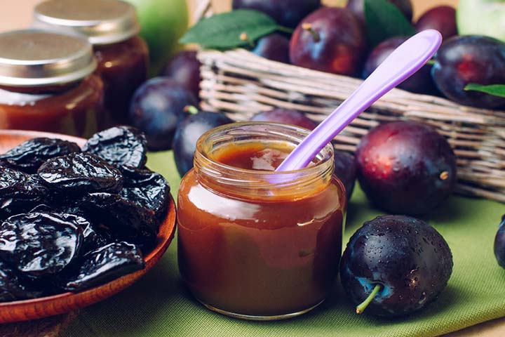 Blueberry, prunes, and clove puree food for baby constipation
