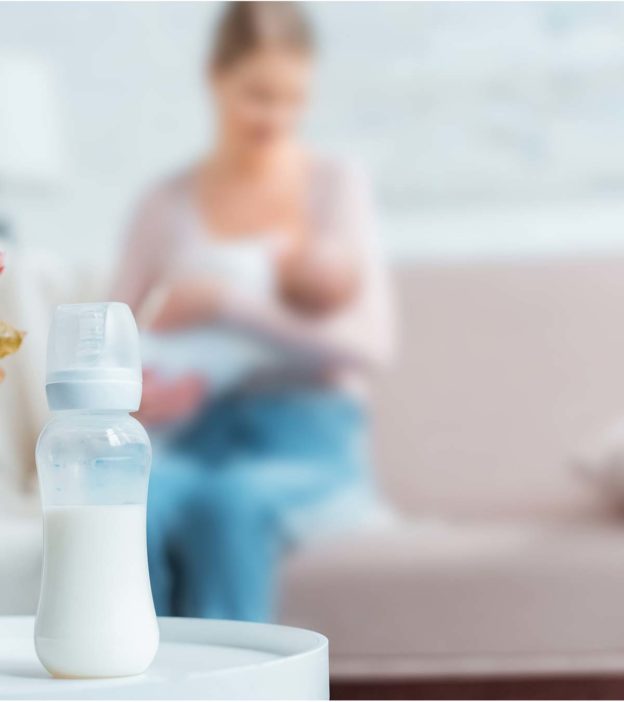 Breastfeeding vs Formula Feeding