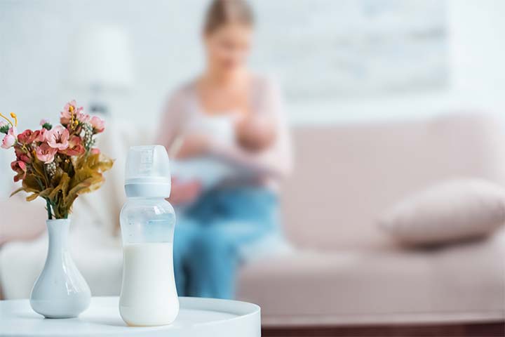 Breastfeeding vs Formula Feeding