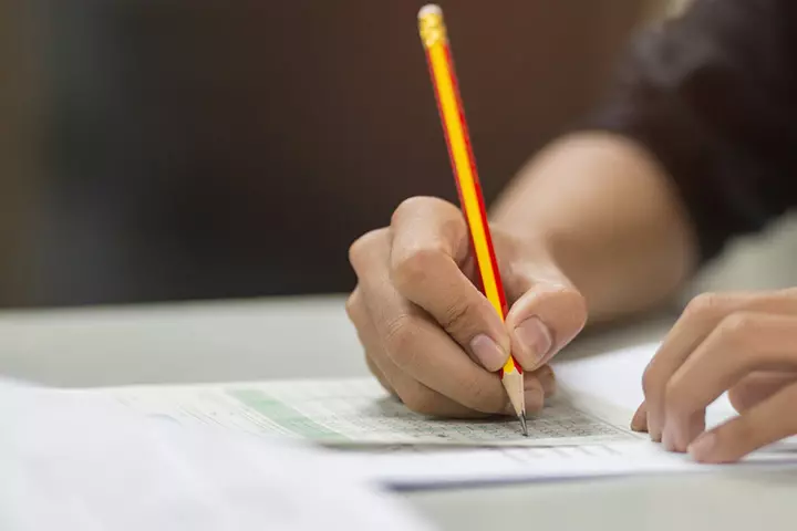 Correct way to hold a pencil