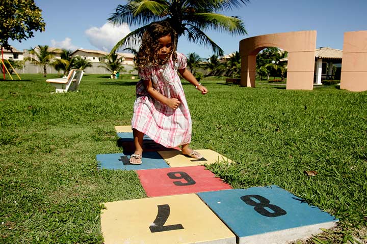 HopscotchGames backyard idea for kids