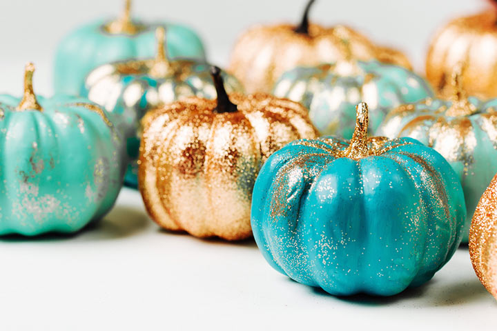 Marble painted pumpkins carving idea for kids