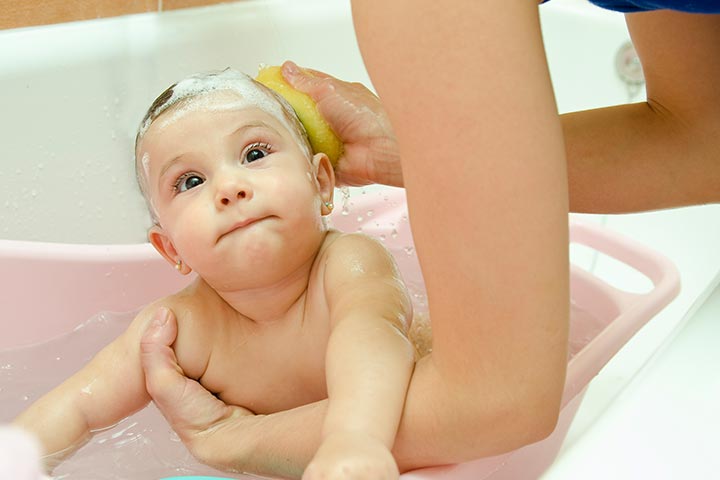 Sponge Bath For Newborn: Why They Need And Step-By-Step Process