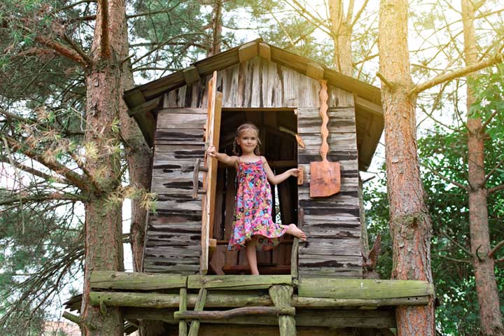 Treehouse backyard idea for kids
