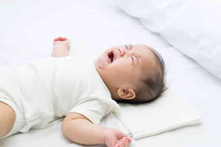 Signs of Moro reflex in babies