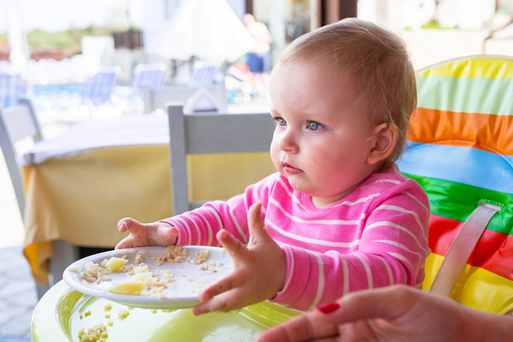 When Do Children Start Eating On Their Own