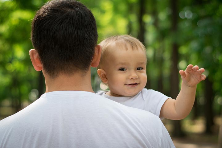 When Does Baby Start Waving? Age, Signs and Ways To Encourage