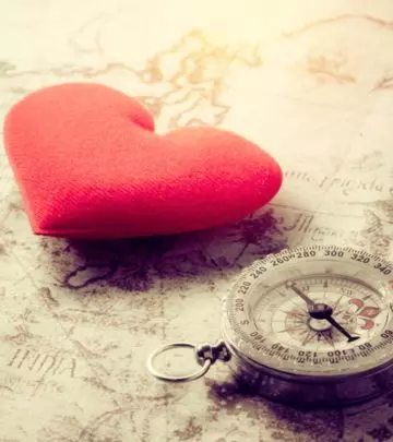 valentine-day-background-compass-love-red-534035545