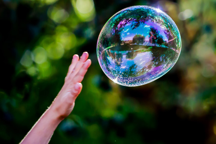 DIY scented rainbow bubbles