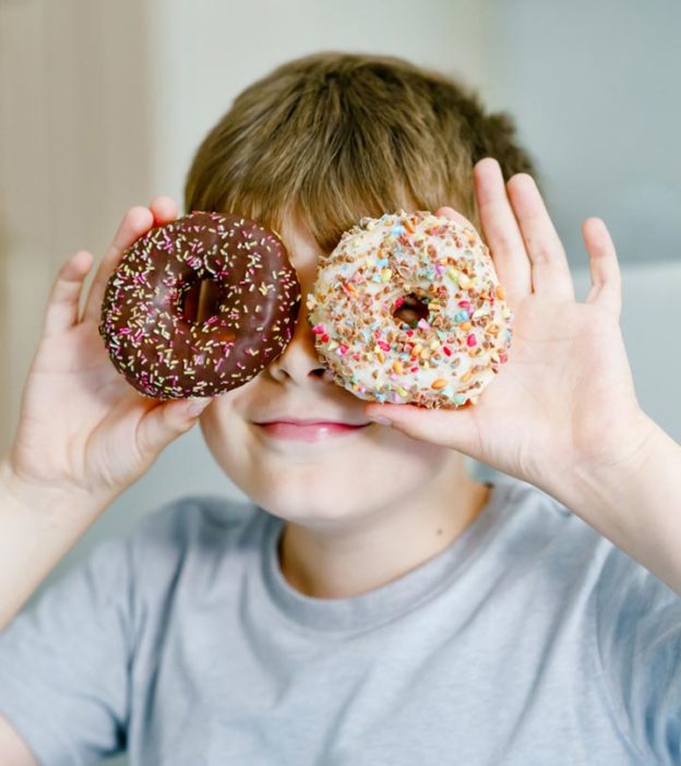   Tässä on syy, miksi lastesi tulisi vähentää sokerin saantiaan