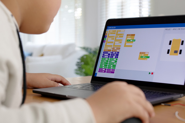 Coding games for kids with Kano creative apps
