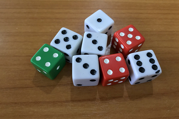Roll And Dot The Number math activity for preschoolers