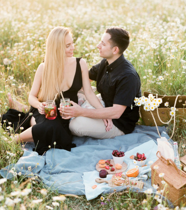 15 Romantic Picnic Ideas For Couples To Have An Amazing Time