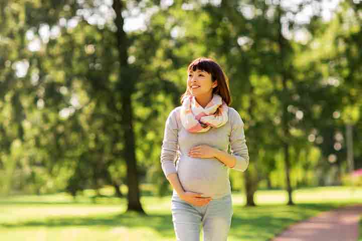 Stay active to maintain weight during pregnancy