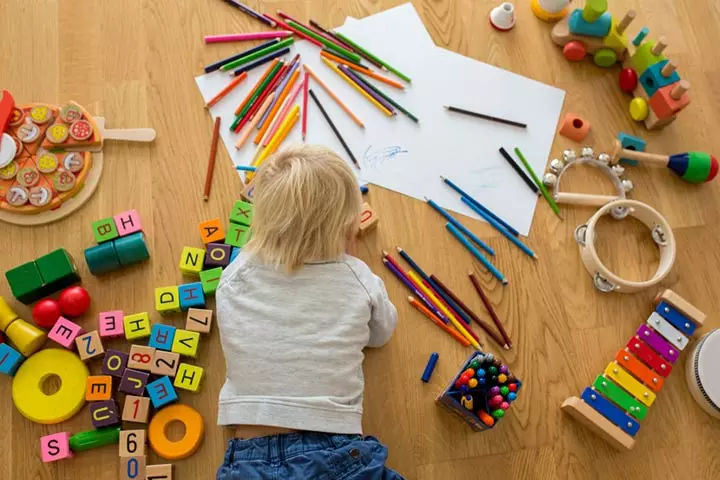 Art gallery dramatic play for toddlers