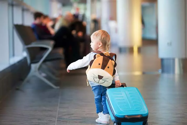 Airplane voyage, dramatic pretend play for toddlers