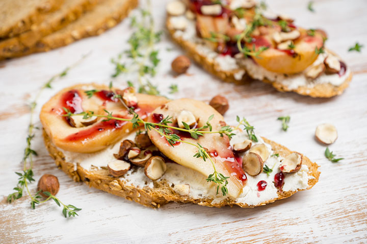 Blue cheese and grilled pear crostini