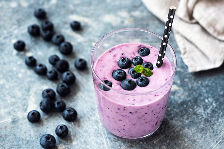 Blueberry muffin smoothie (with greens)