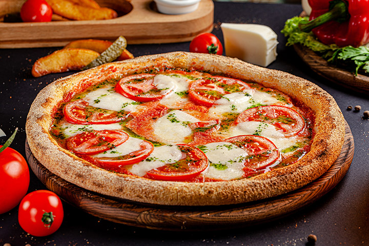 Caprese pizza with a balsamic glaze